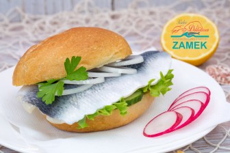 Broetchen-mit-Bismarckhering-8049