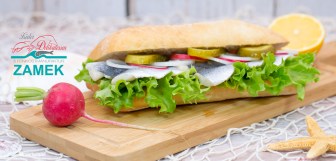 Broetchen-mit-Bismarckhering-8131